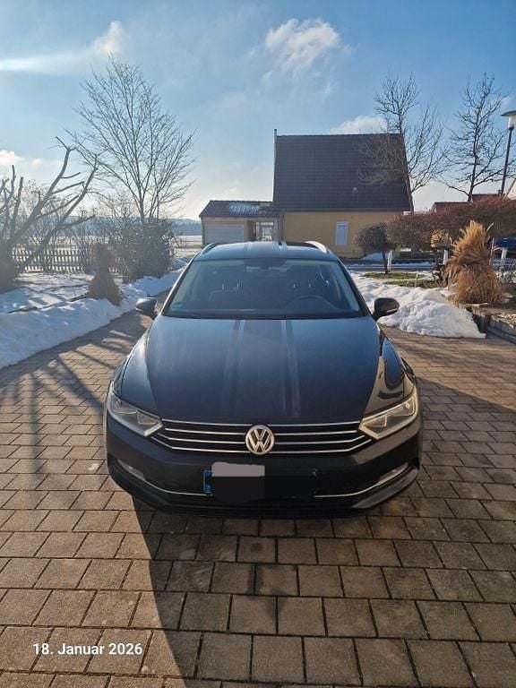 Schwarz Gebraucht 2015 VW Passat Trendline Kombi | 12.000 € (Guter Preis) - Bild 1/4