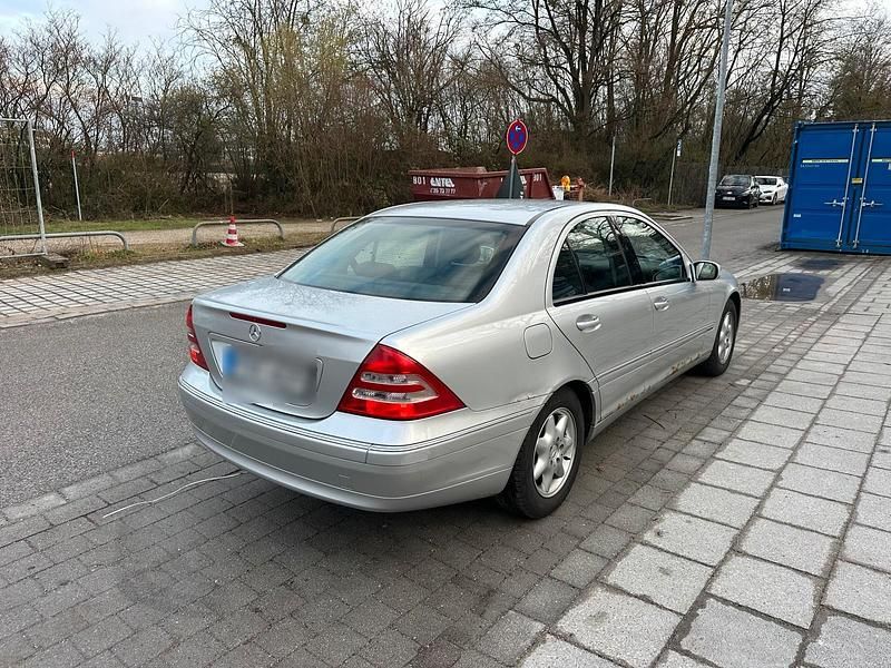 Gebraucht Mercedes C180 Elegance 129 PS (94 kW) 2001 Silber Limousine