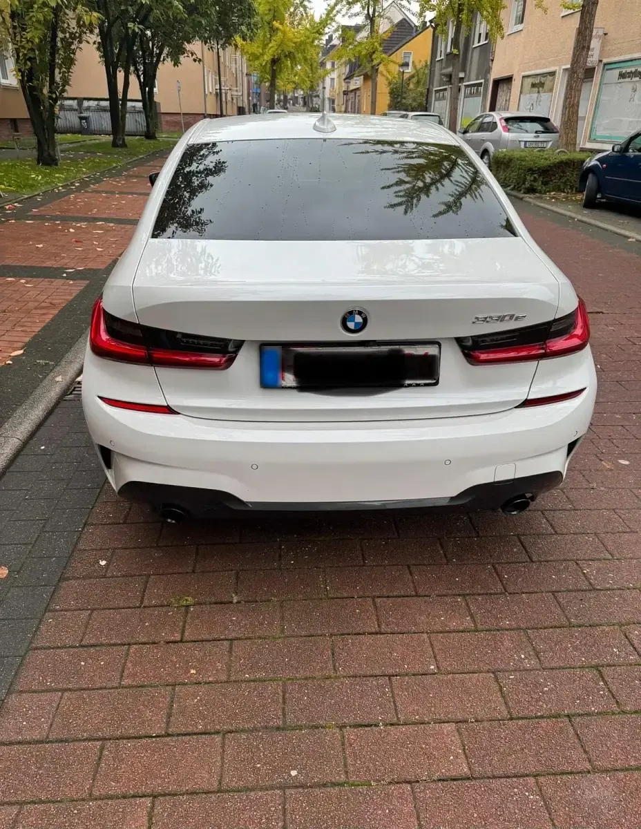 Gebraucht BMW 330e M Sport 292 PS (214 kW) 2021 Weiß Limousine
