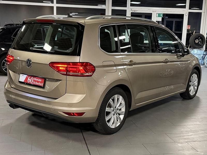 Gebraucht VW Touran Highline 150 PS (110 kW) 2016 Beige Van / Kleinbus