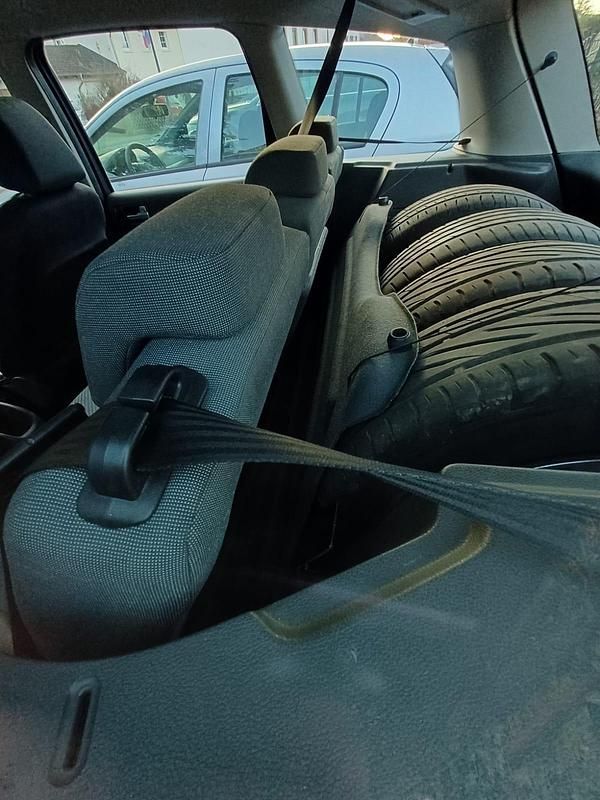 Gebraucht Ford C-MAX 90 PS (66 kW) 2005 Silber Van / Kleinbus