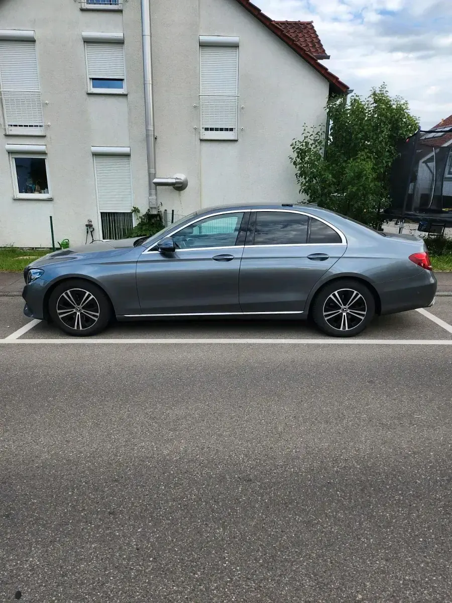 Gebraucht Mercedes E220 194 PS (142 kW) 2019 Grau Limousine