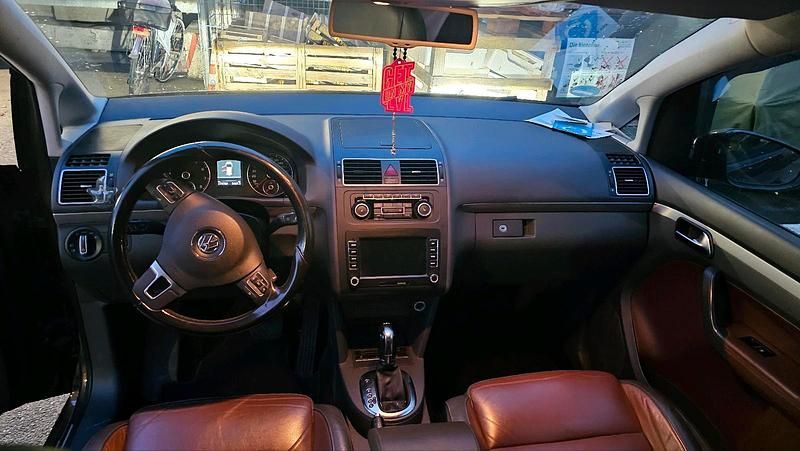 Braun Gebraucht 2012 VW Touran Van / Kleinbus | 5.000 € (Superpreis) - Bild 1/4