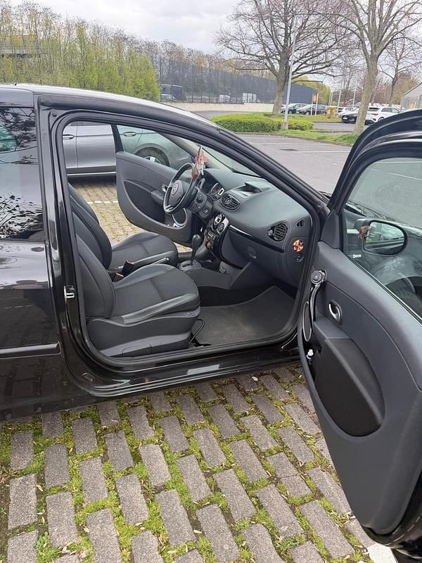 Gebraucht Renault Clio II 110 PS (80 kW) 2011 Schwarz Kleinwagen