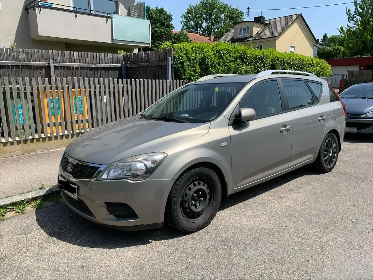 Gebraucht Kia Ceed 18 PS (13 kW) 2010 Grau Kleinwagen