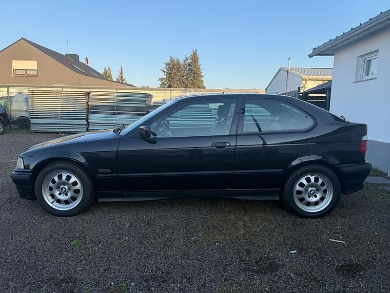 Gebraucht BMW 316 105 PS (77 kW) 1999 Schwarz Limousine