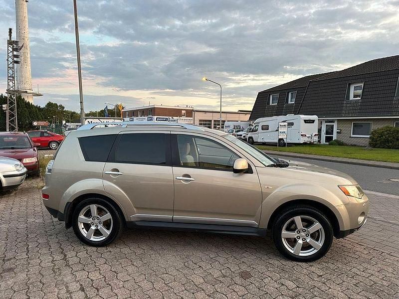 Gebraucht Mitsubishi Outlander Instyle 170 PS (125 kW) 2010 Gold SUV