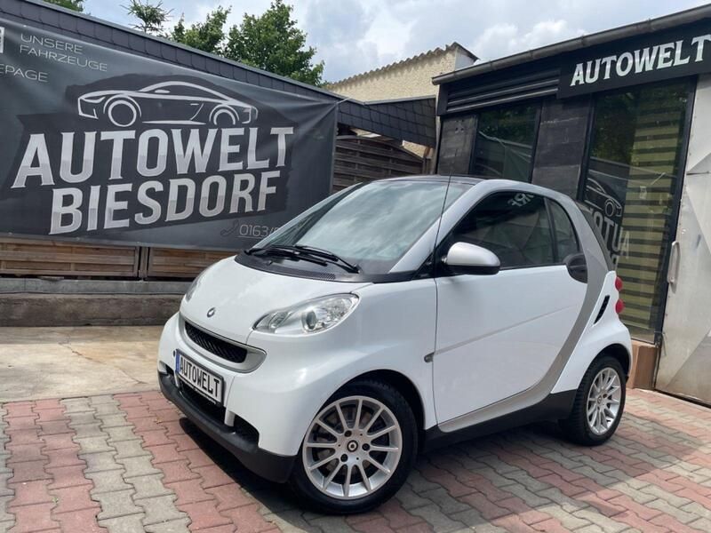Weiß Gebraucht 2010 Smart ForTwo Coupé Passion Kleinwagen | 4.750 € (Fairer Preis) - Bild 1/4