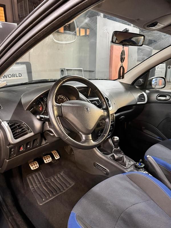 Gebraucht Peugeot 206+ 60 PS (44 kW) 2012 Kleinwagen