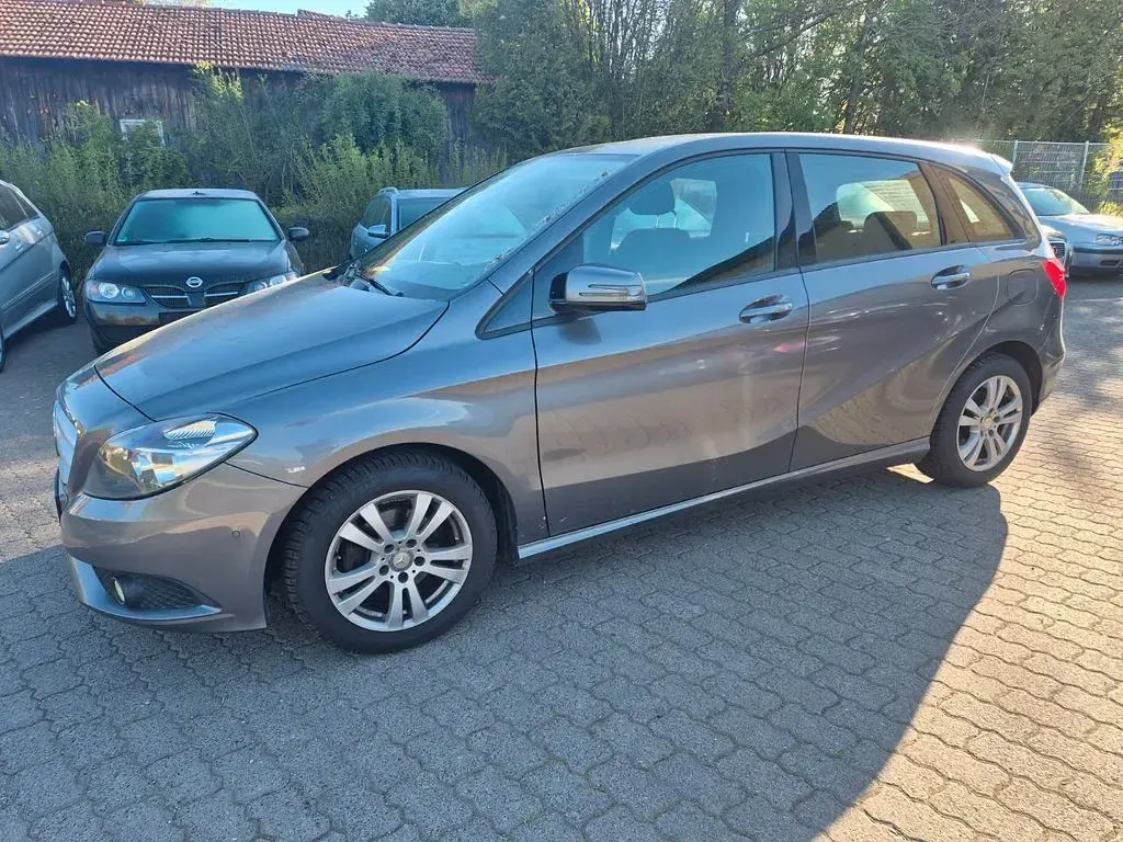 Gebraucht Mercedes B180 109 PS (80 kW) 2013 Grau Kleinwagen