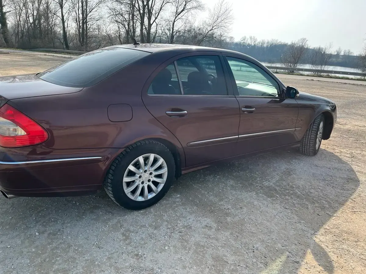 Gebraucht Mercedes E220 224 PS (164 kW) 2008 Rot Limousine