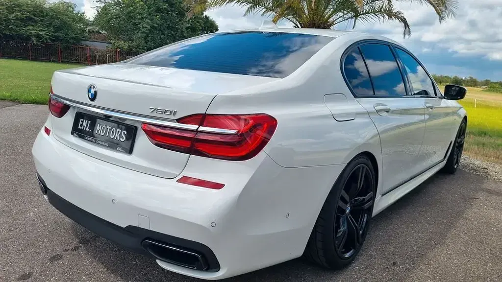 Gebraucht BMW 750 M Performance 449 PS (330 kW) 2017 Weiß Limousine