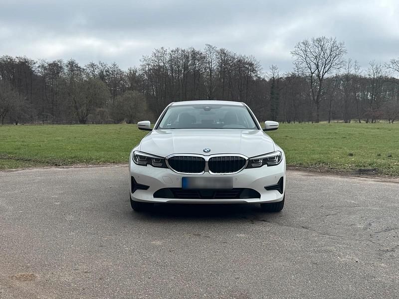 Gebraucht BMW 318 150 PS (110 kW) 2020 Weiß Limousine