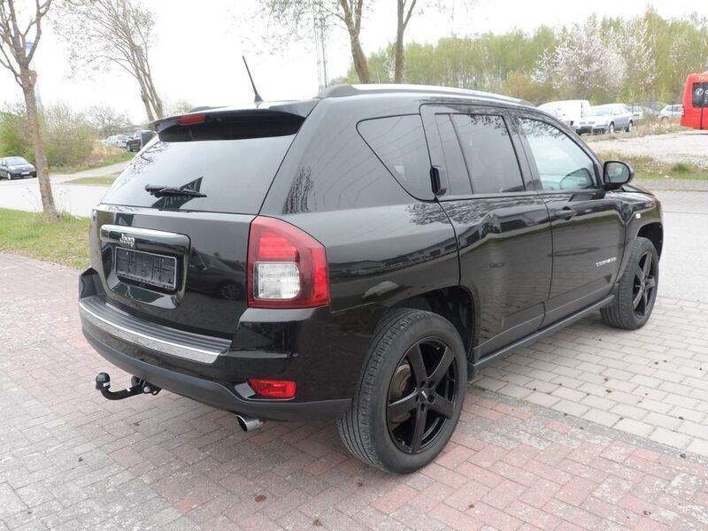 Gebraucht Jeep Compass Limited 170 PS (125 kW) 2015 Schwarz SUV