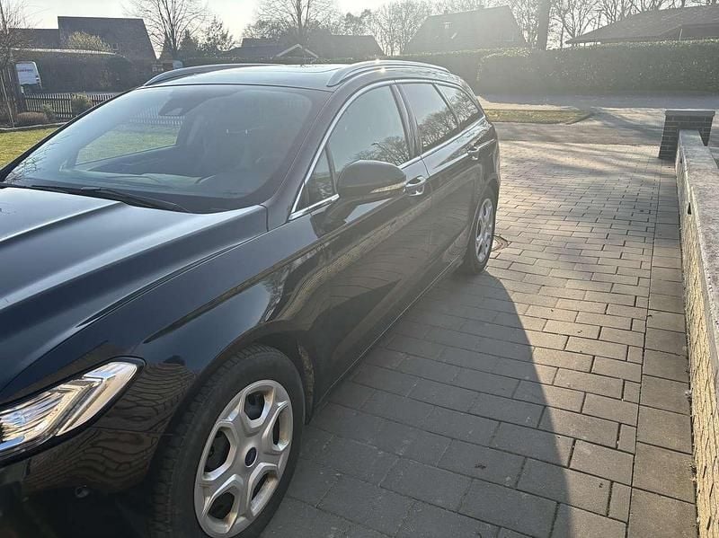 Gebraucht Ford Mondeo Titanium 150 PS (110 kW) 2017 Schwarz Kombi