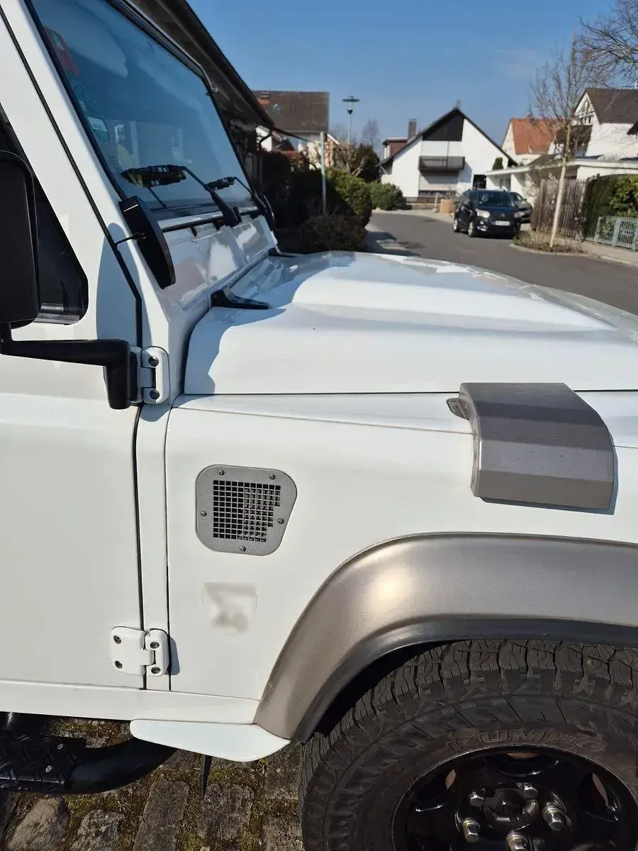 Gebraucht Land Rover Defender SE 122 PS (89 kW) 2015 Weiß Kombi