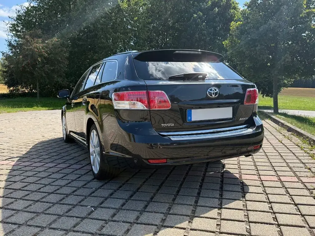 Gebraucht Toyota Avensis Executive 150 PS (110 kW) 2011 Schwarz Limousine
