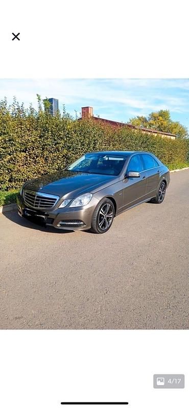 Grau Gebraucht 2010 Mercedes E350 Limousine | 10.500 € - Bild 1/4