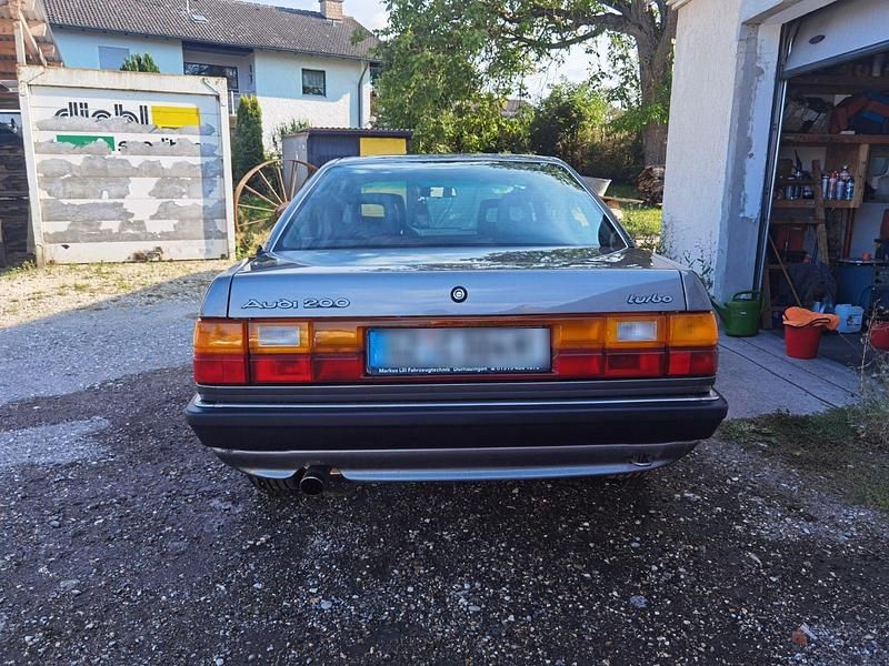 Gebraucht Audi 200 182 PS (133 kW) 1984 Grau Limousine