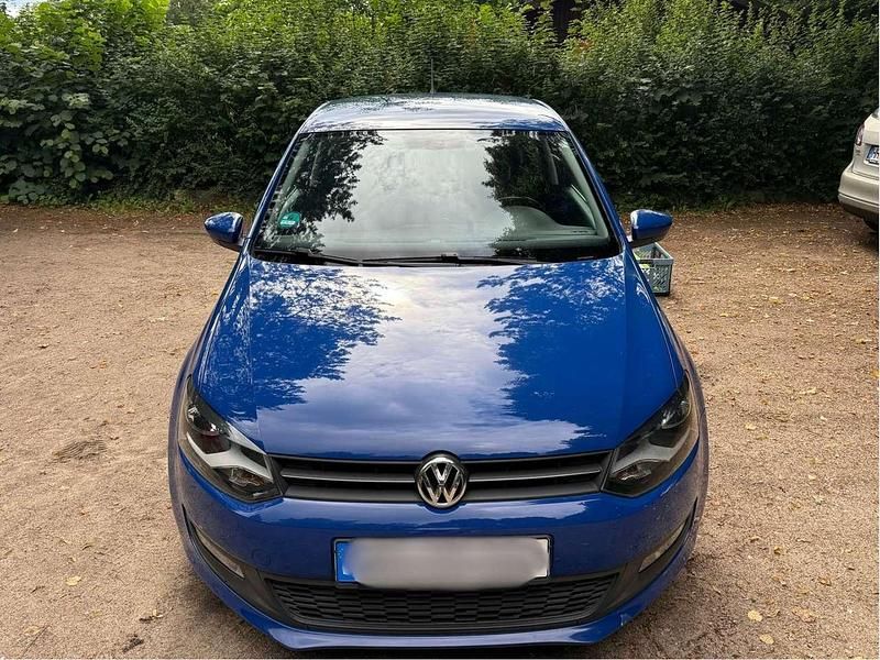 Blau Gebraucht 2011 VW Polo Team Kleinwagen | 7.900 € (Fairer Preis) - Bild 1/4