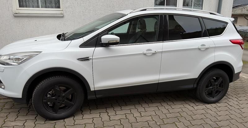 Gebraucht Ford Kuga Titanium 180 PS (132 kW) 2015 Weiß SUV