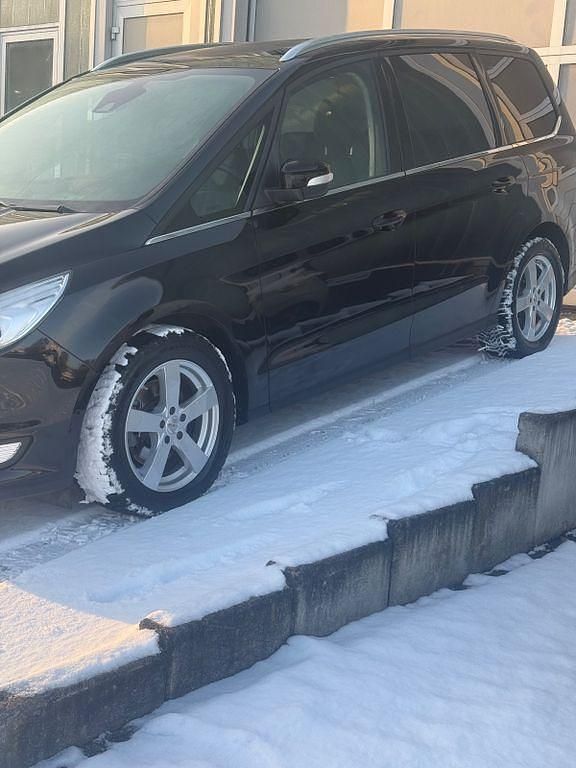 Schwarz Gebraucht 2018 Ford Galaxy Titanium Van / Kleinbus | 21.000 € (Teuer) - Bild 1/4