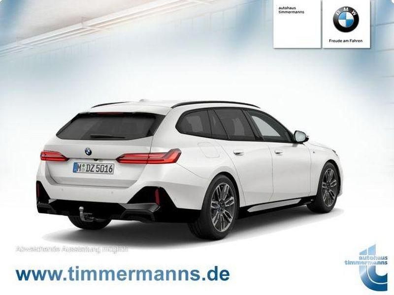 Gebraucht BMW 520 197 PS (144 kW) 2025 Mineralweiß (metallic) Kombi