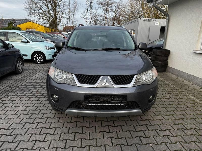 Grau Gebraucht 2007 Mitsubishi Outlander Intense SUV | 2.990 € (Fairer Preis) - Bild 1/4