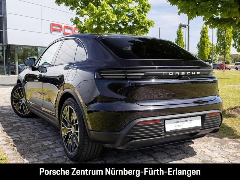 Gebraucht Porsche Macan 264 kW (360 PS) 2025 Tiefschwarzmetallic SUV
