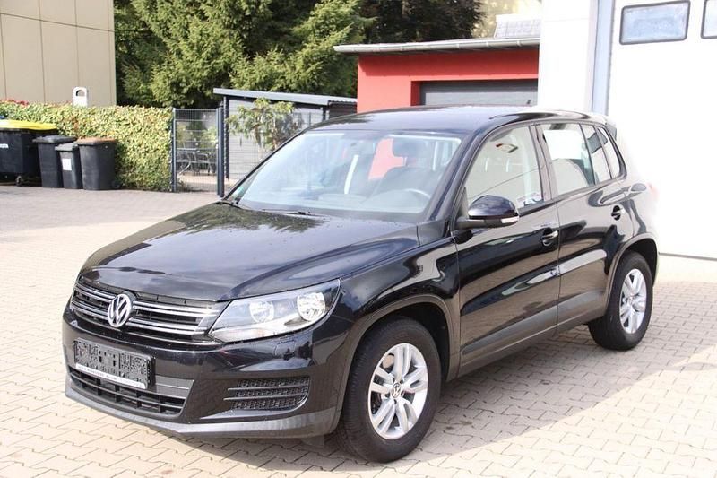 Schwarz Gebraucht 2014 VW Tiguan Trendline SUV | 8.450 € (Fairer Preis) - Bild 1/4