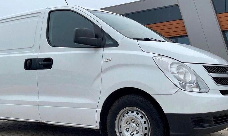 Gebraucht Hyundai H-1 170 PS (125 kW) 2010 Weiß Van / Kleinbus