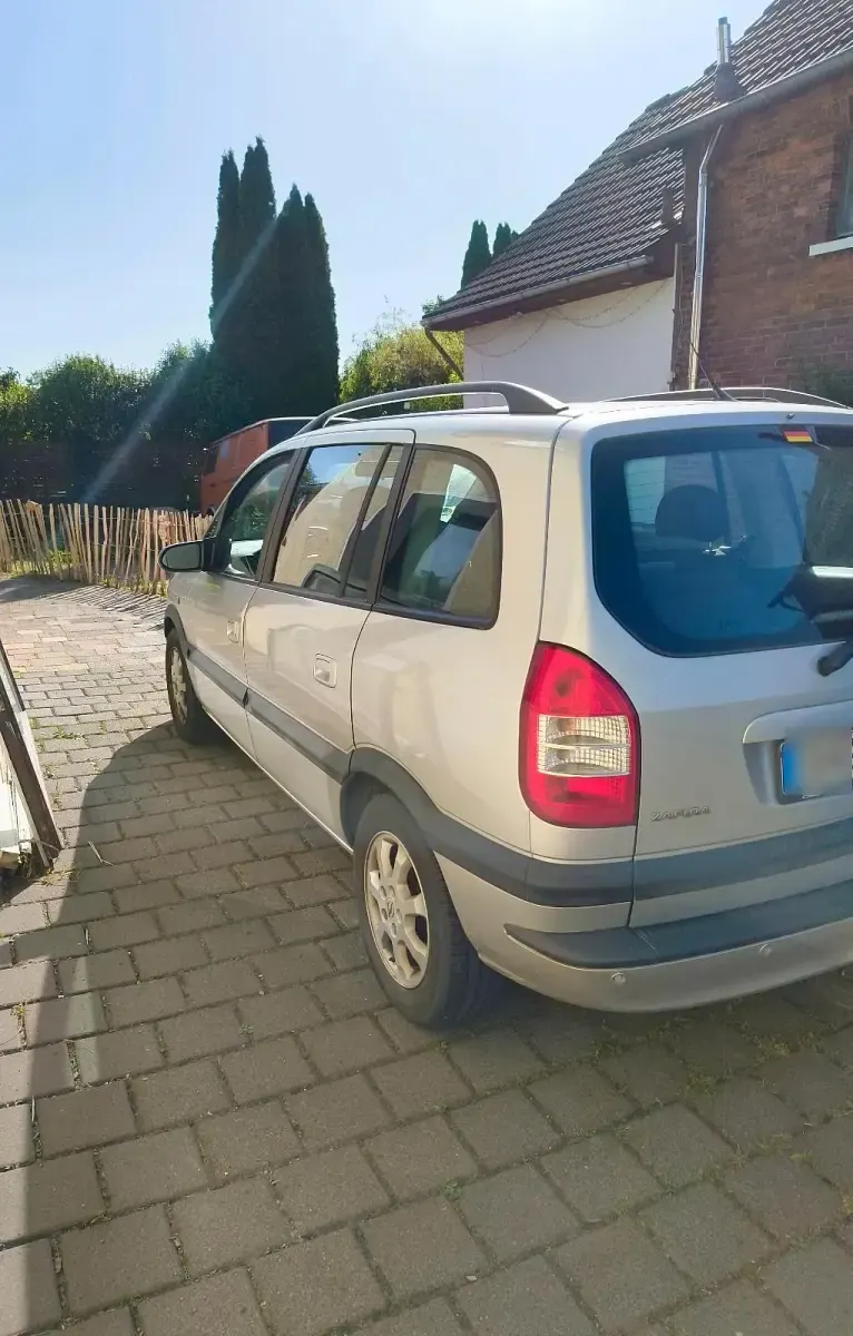 Gebraucht Opel Zafira 116 PS (85 kW) 2003 Silber Van / Kleinbus