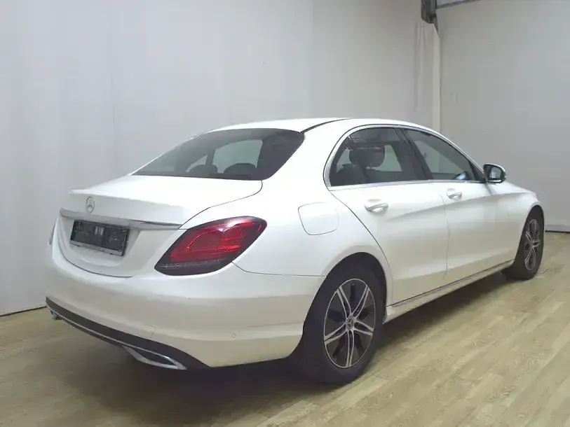 Gebraucht Mercedes C180 Avantgarde 122 PS (89 kW) 2021 Weiss Limousine