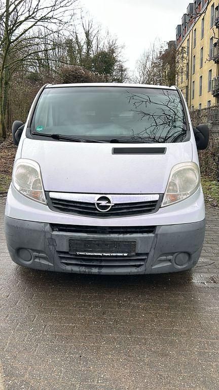 Gebraucht Opel Vivaro 90 PS (66 kW) 2009 Silber Van / Kleinbus