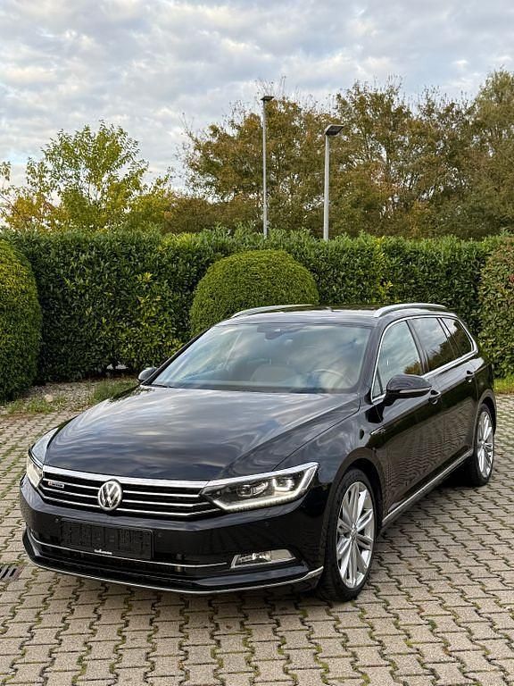 Schwarz Gebraucht 2018 VW Passat Highline Kombi | 14.699 € (Guter Preis) - Bild 1/4
