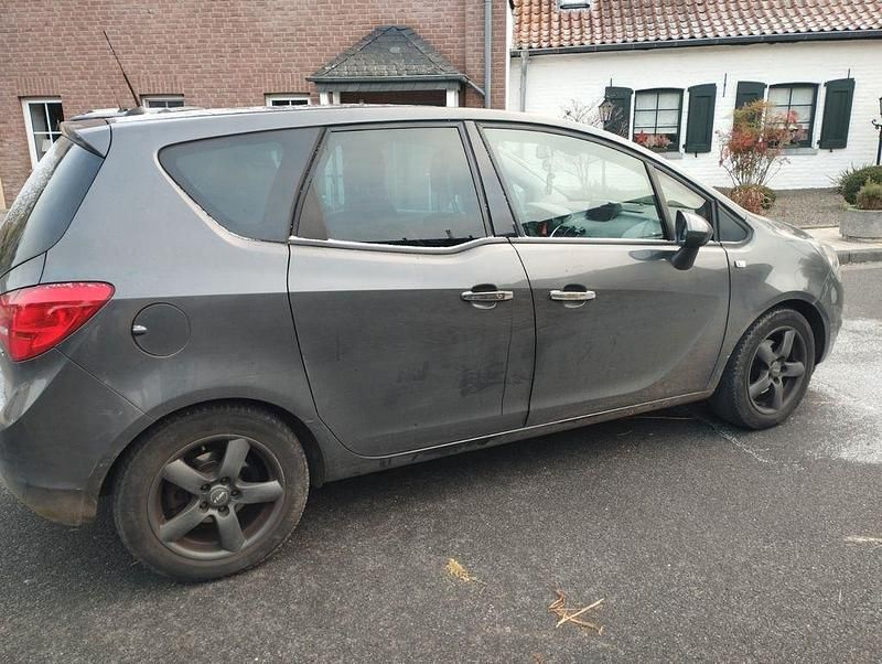 Grau Gebraucht 2011 Opel Meriva Edition Van / Kleinbus | 3.500 € (Superpreis) - Bild 1/4