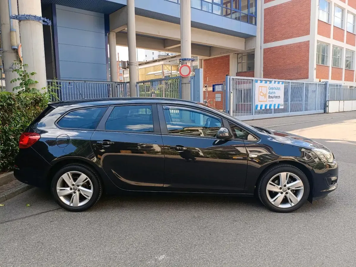 Gebraucht Opel Astra 140 PS (102 kW) 2015 Schwarz Kombi