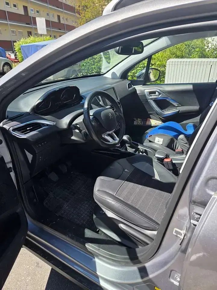 Gebraucht Peugeot 2008 Style 110 PS (80 kW) 2015 Silber SUV