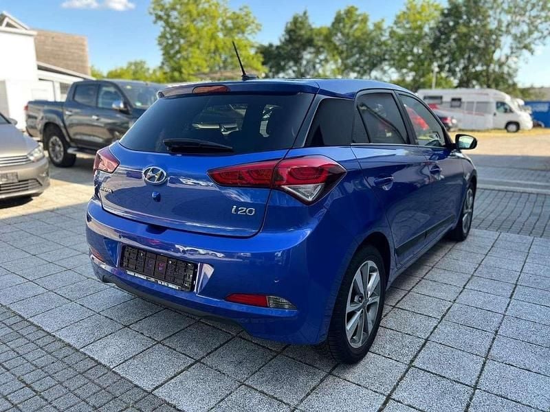 Blau Gebraucht 2016 Hyundai i20 Passion Plus Limousine | 7.000 € (Fairer Preis) - Bild 1/4