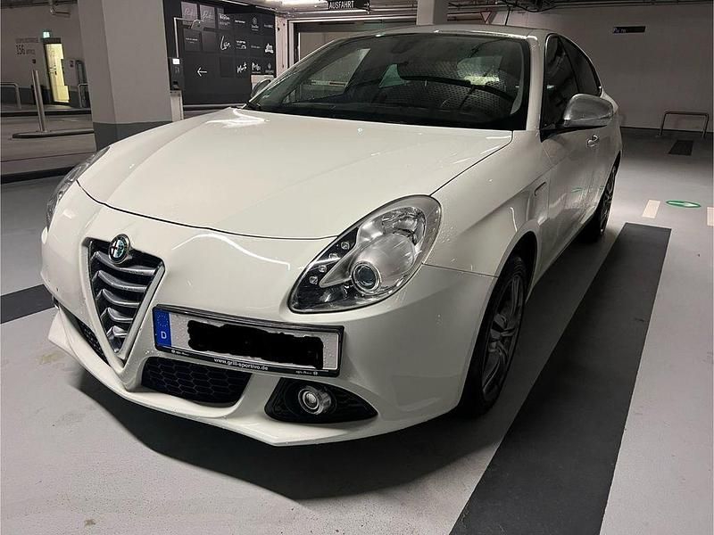 Gebraucht Alfa Romeo Giulietta Super 105 PS (77 kW) 2014 Weiß Kleinwagen
