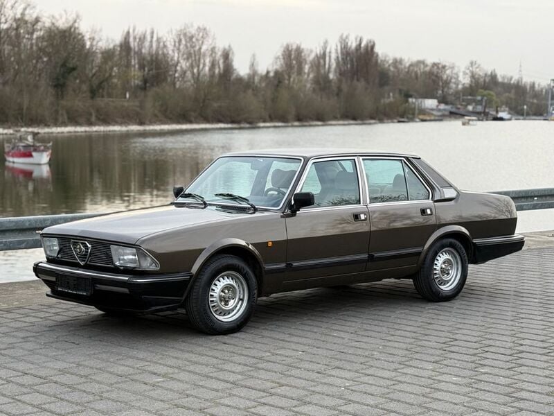 Grau Gebraucht 1984 Alfa Romeo Alfa 6 Limousine | 15.999 € - Bild 1/4
