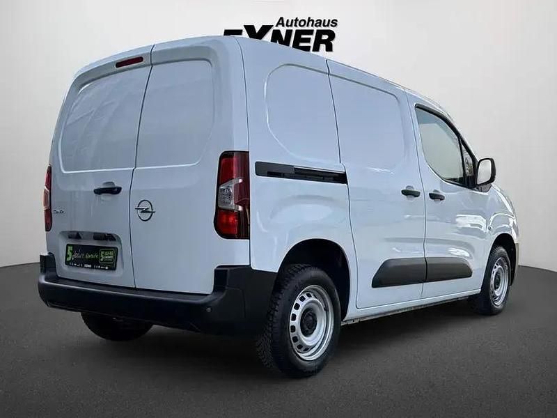 Używany Opel Combo Basis 102 KM (75 kW) 2023 Biały Minivan