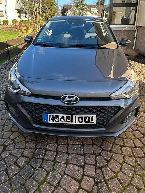Gebraucht Hyundai i20 Style 101 PS (74 kW) 2020 Grau Kleinwagen