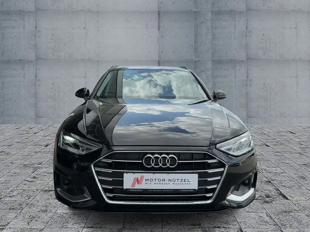 Gebraucht Audi A4 Advanced 204 PS (150 kW) 2022 Mythosschwarz metallic Kombi