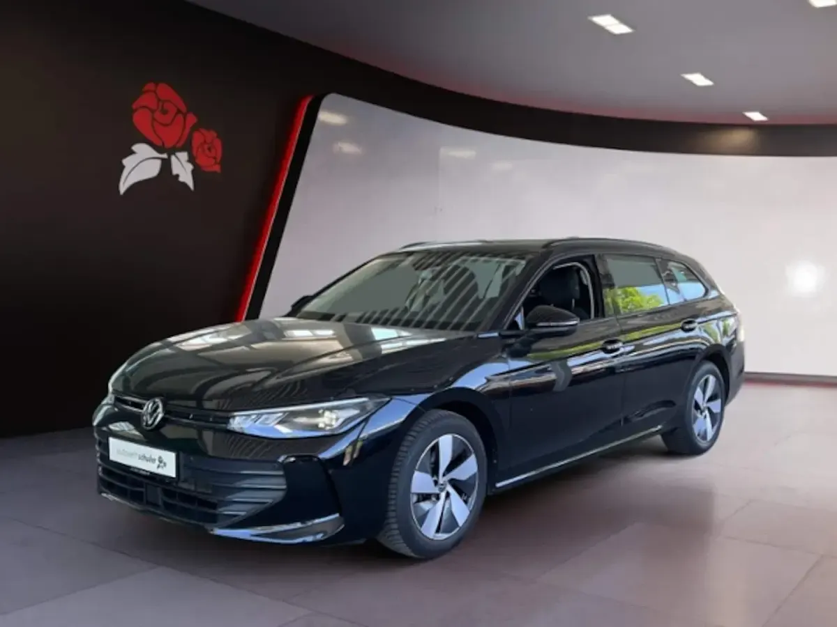 Gebraucht VW Passat Basis 150 PS (110 kW) 2025 Kombi