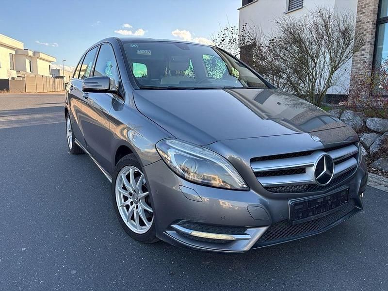Gebraucht Mercedes B200 156 PS (114 kW) 2013 Grau Van / Kleinbus