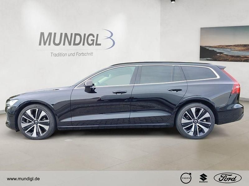 Gebraucht Volvo V60 Core 197 PS (144 kW) 2022 Onyx black / metallic Kombi