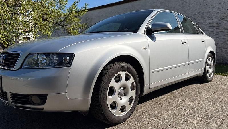 Używany Audi A4 131 KM (96 kW) 2003 Srebrny Sedan/Limuzyna