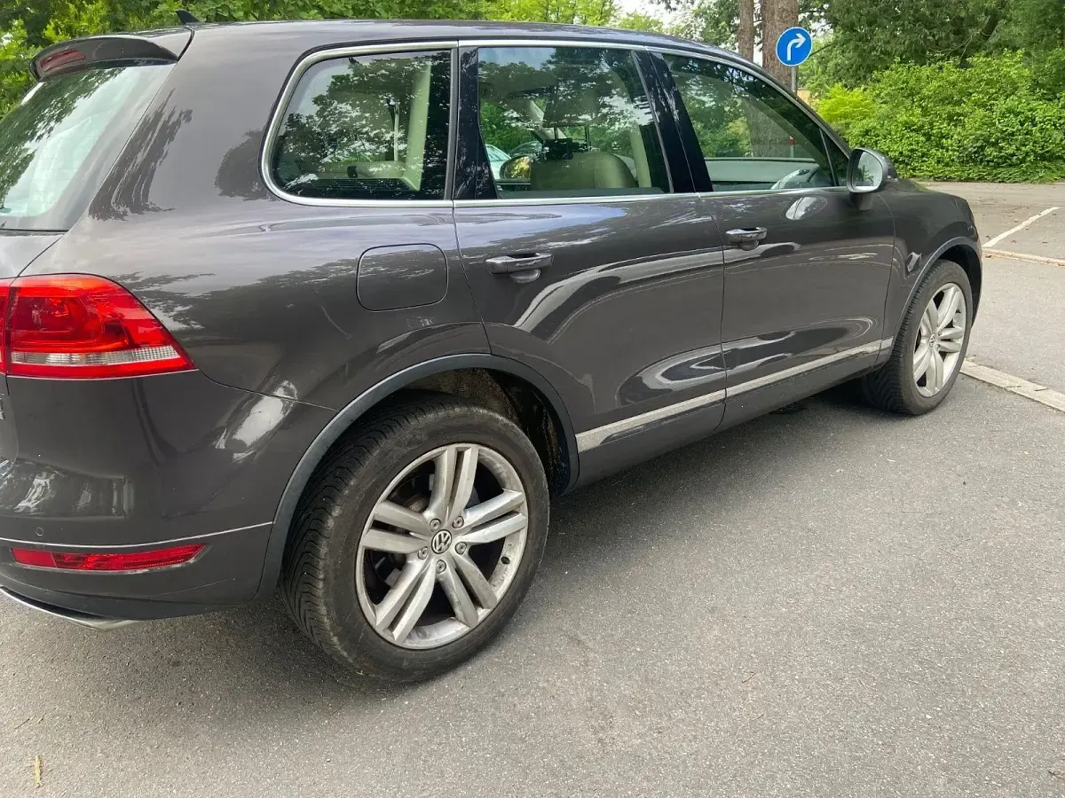 Gebraucht VW Touareg 239 PS (175 kW) 2010 Grau SUV