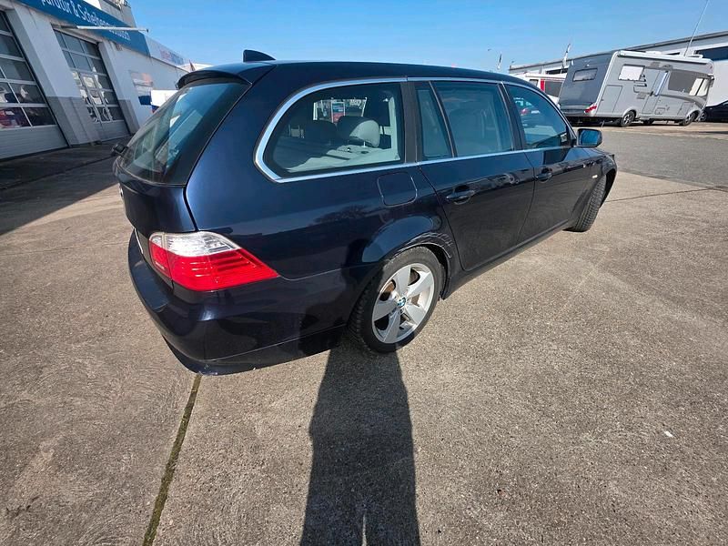 Gebraucht BMW 530 235 PS (172 kW) 2008 Blau Kombi